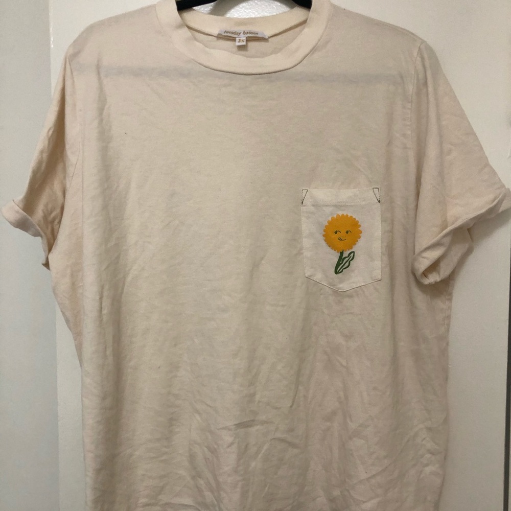 Tuesday Bassen Daisy Tee